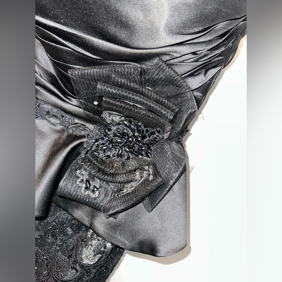 Black strapless ballgown with mermaid bottom. Super high end. - Picture 2 of 6